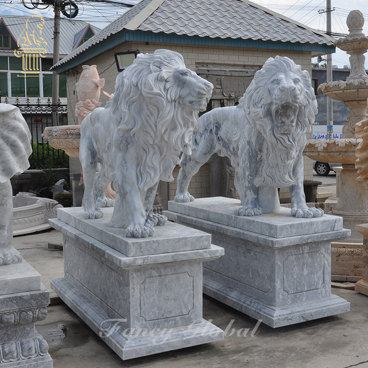Hand carved white carrara marble lion at the entrance gate - Image 2